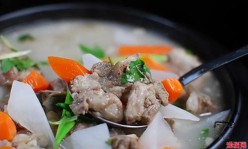 详细阅读:炖羊肉,记得放“1白2黄”,羊肉鲜嫩软烂,汤浓味道鲜,无膻味 炖羊肉,记得放“1白2黄”,羊肉鲜嫩软烂,汤浓味道鲜,无膻味