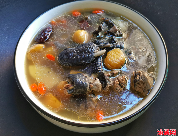 详细阅读:家庭清炖乌鸡汤的做法,教你乌鸡汤正确的做法 家庭清炖乌鸡汤的做法,教你乌鸡汤正确的做法