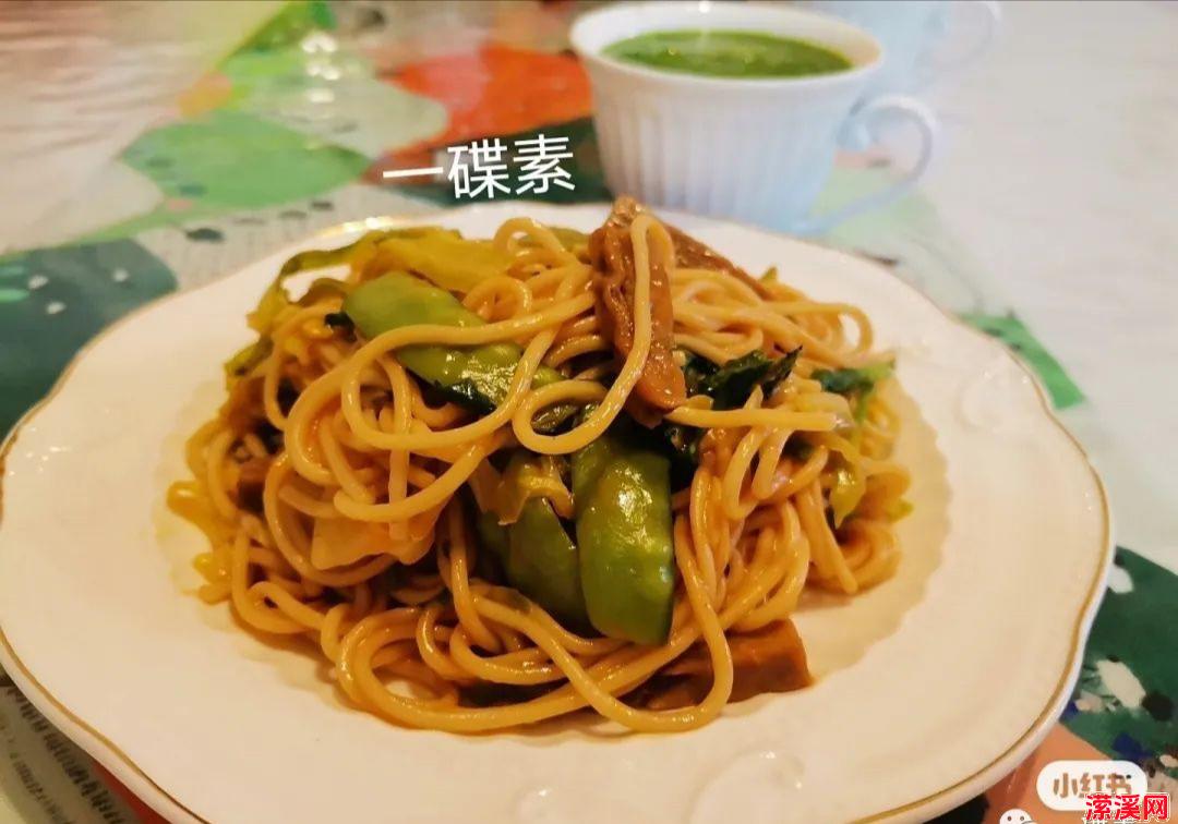 面条怎么吃都吉祥，两款纯素拌面，全家都爱吃