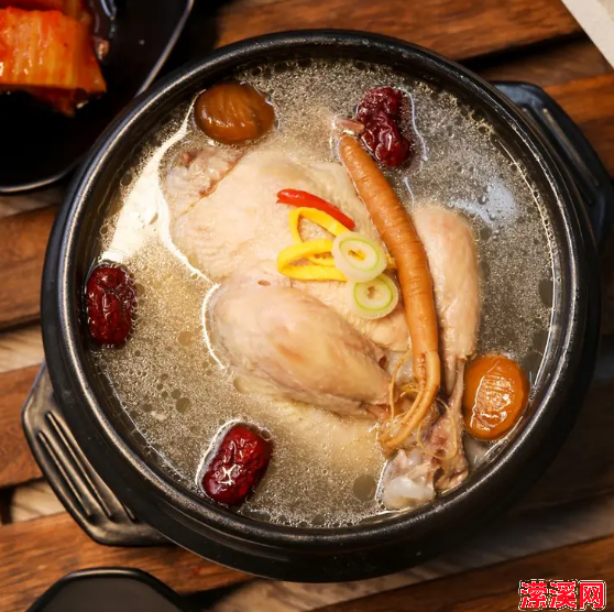 人参煲鸡汤还可以加什么材料呢，鲜人参炖鸡汤最经典的做法