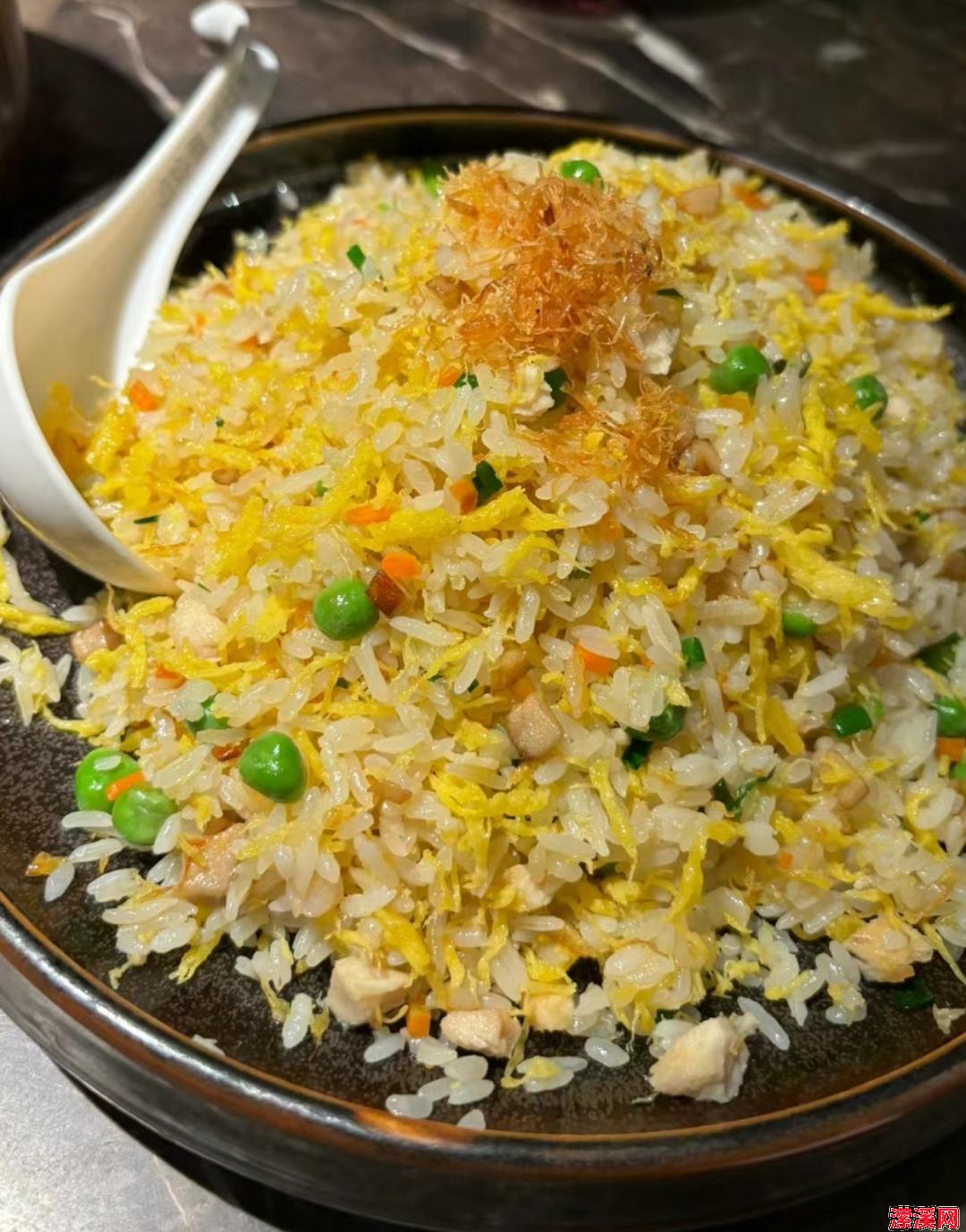 详细阅读:扬州美食:江苏扬州炒饭,细腻香滑的米食佳肴 扬州美食:江苏扬州炒饭,细腻香滑的米食佳肴