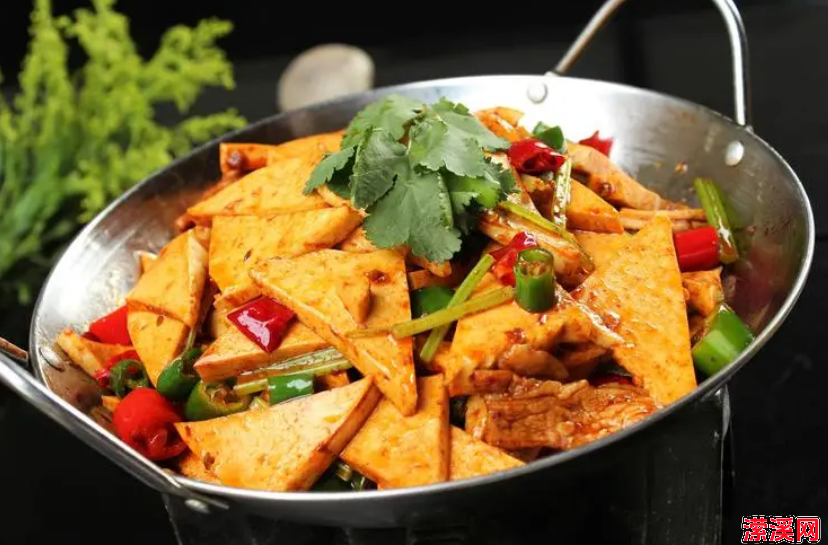 厨师长分享干锅豆腐的做法，香辣爽口下饭快，越吃越入味