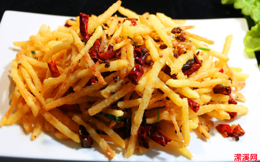 详细阅读:干煸土豆丝这样做,鲜香可口又下饭,百吃不腻 干煸土豆丝这样做,鲜香可口又下饭,百吃不腻