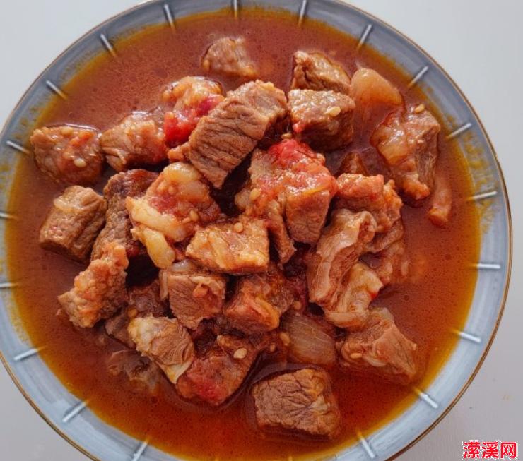 浓香番茄炖牛腩，温暖你的味蕾！