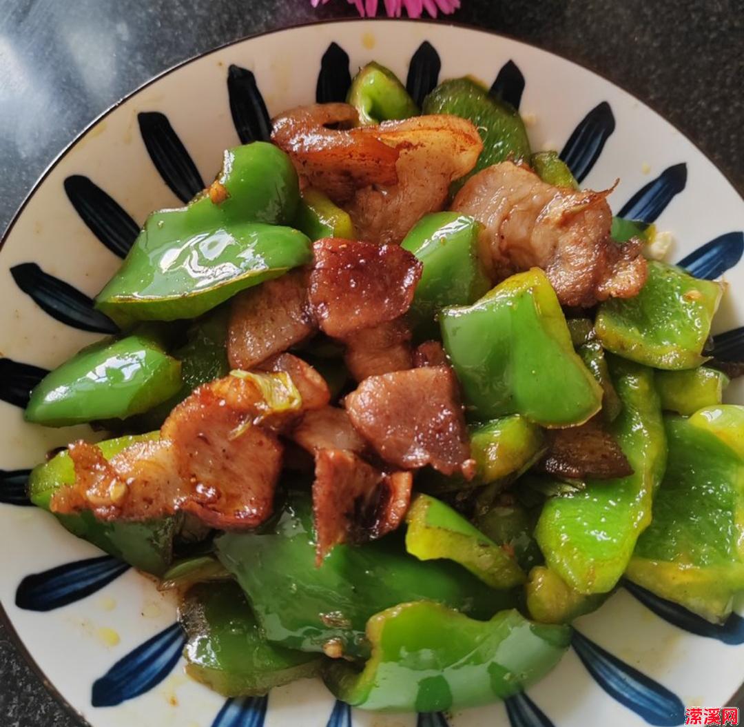 详细阅读:"鲜嫩青椒炒肉片,香辣可口家常菜" "鲜嫩青椒炒肉片,香辣可口家常菜"