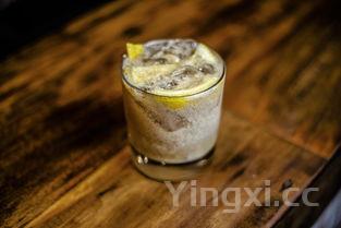 哪些白酒挂杯明显？探寻挂杯背后的白酒品质密码