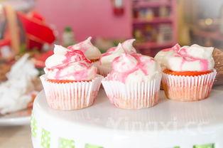 烤箱做纸杯蛋糕，烤箱做纸杯蛋糕视频