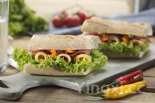 十斤肉一斤盐多不多，10斤肉3两盐还是10斤肉1斤盐