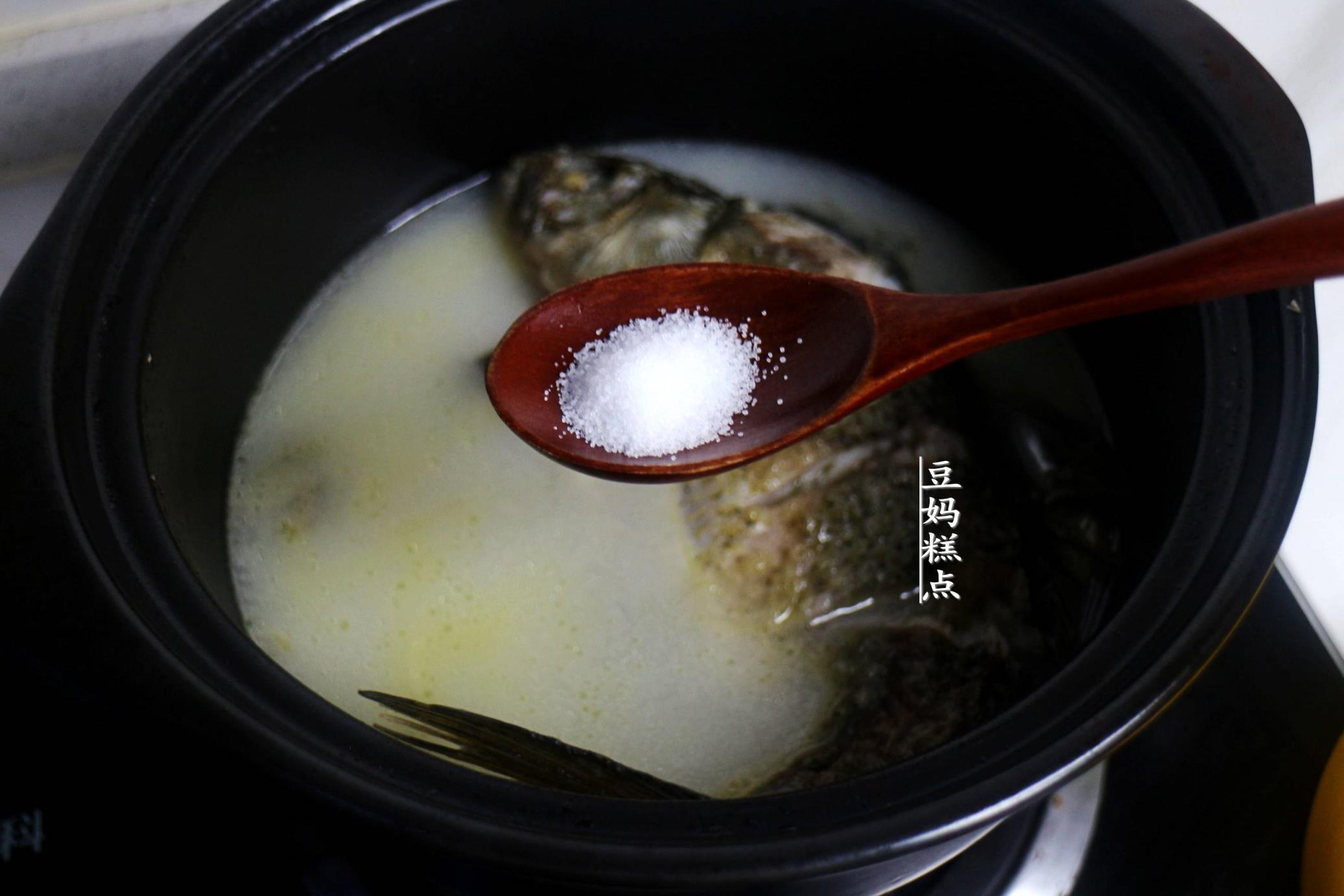 炖鱼汤的家常做法,炖鱼汤的家常做法视频