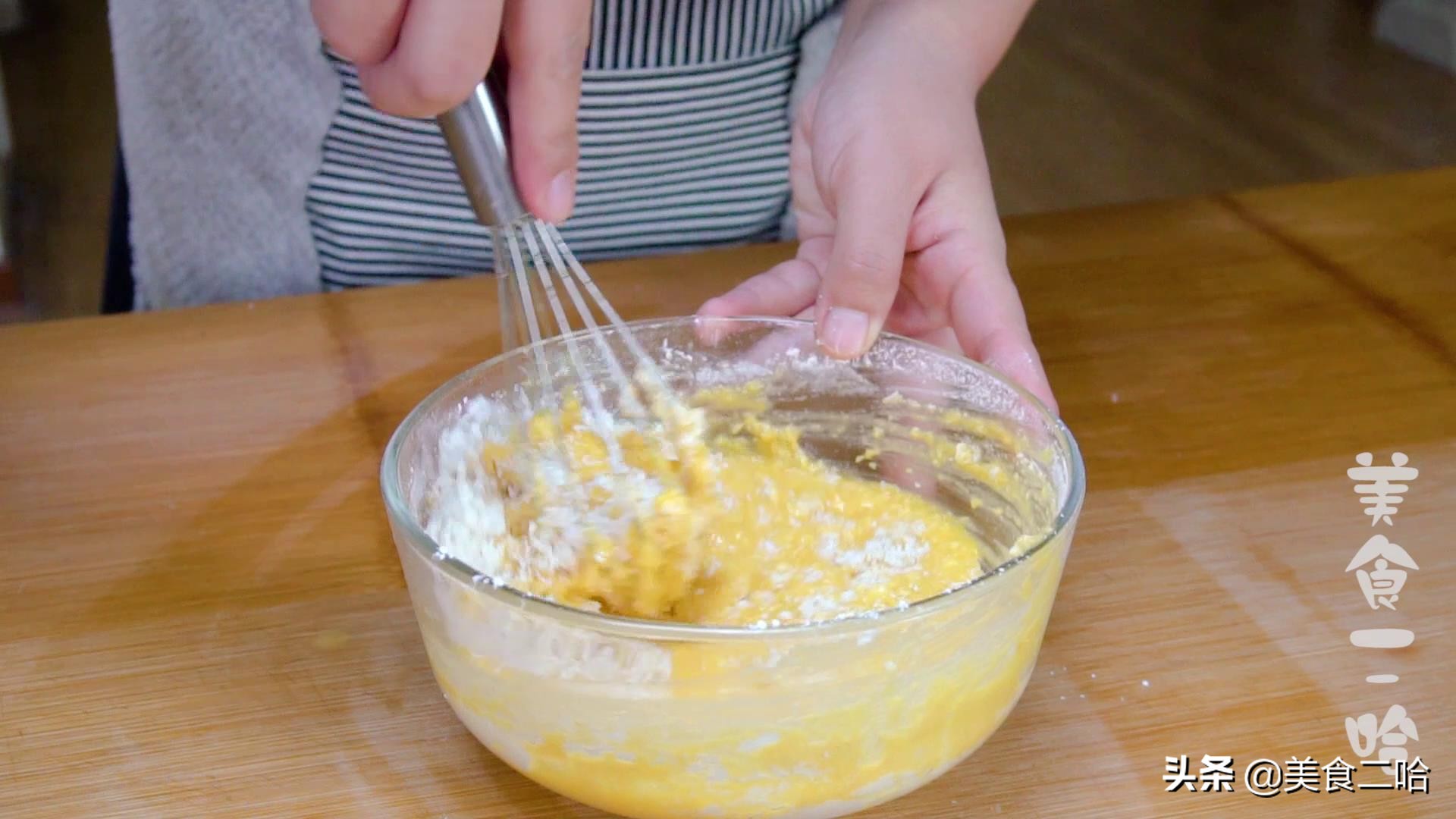 电饭煲蛋糕的做法步骤,电饭煲蛋糕的做法步骤八个鸡蛋